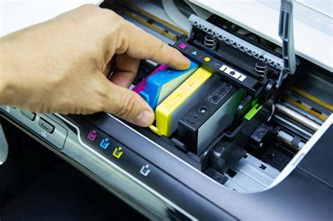 how many pages can i print with one hp ink cartridge? the impact of paper weight and color on printing efficiency